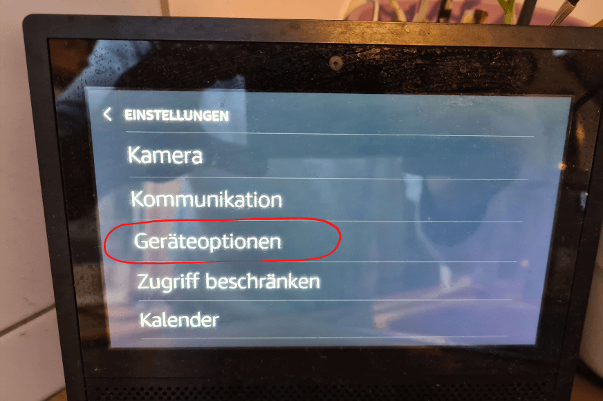 Beim Alexa Show Gerät wird der Menüpunkt Geräteoptionen ausgewählt